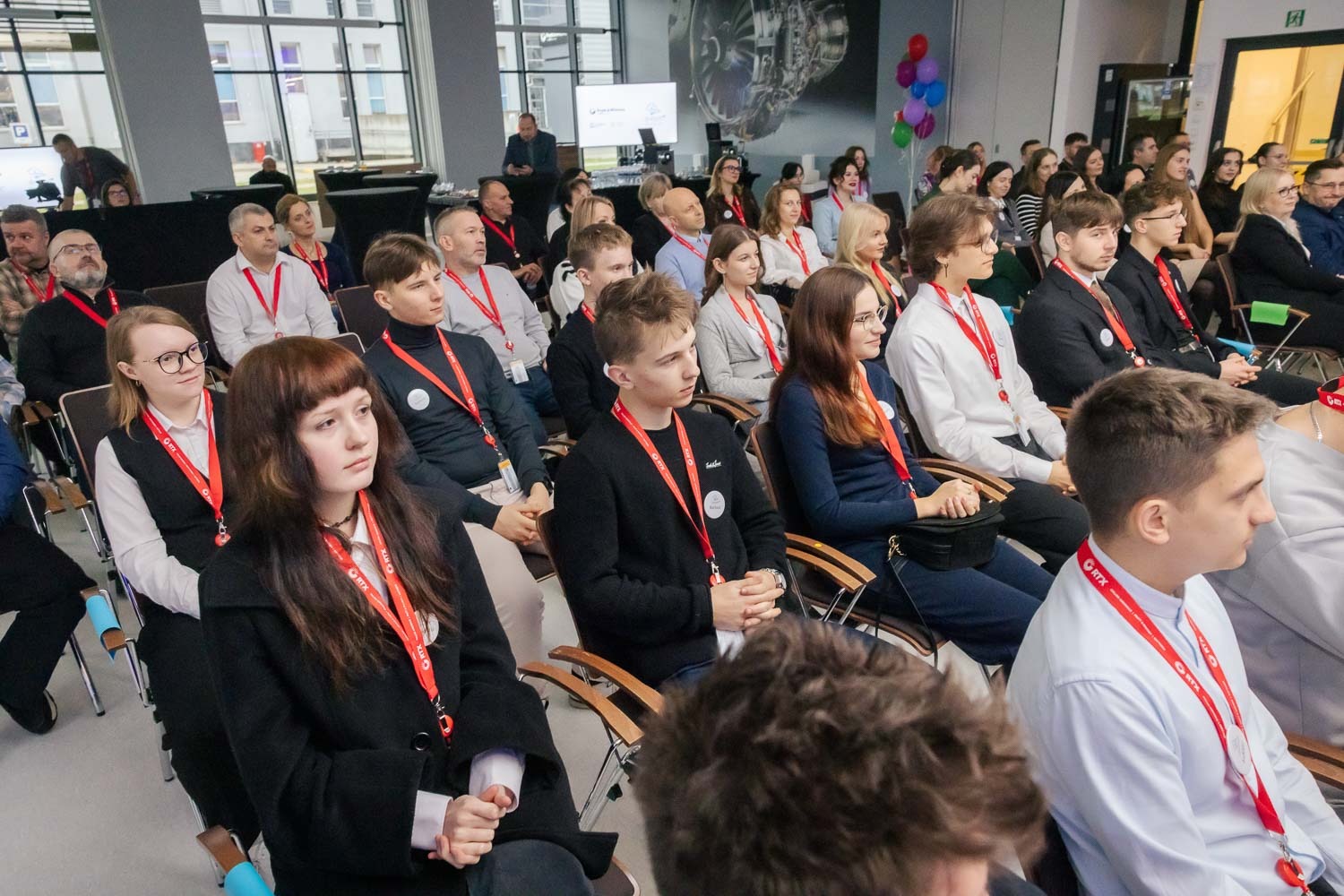 zdjęcie z uroczystego otwarcia 2 edycji programu DreamUp w kampusie firmy Pratt&Whitney w Rzeszowie, fot. Tadeusz Poźniak